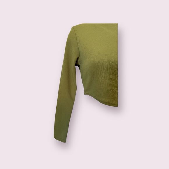 PrettyLittleThing Backless Green Long Sleeves Crop Top.  4 - Picture 5 of 8